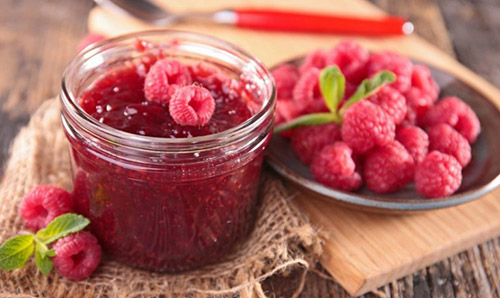 Разрешено ли при грудном вскармливании употреблять малиновое варенье? Можно ли в первый месяц после рождения ребенка? Правила ввода в рацион, противопоказания