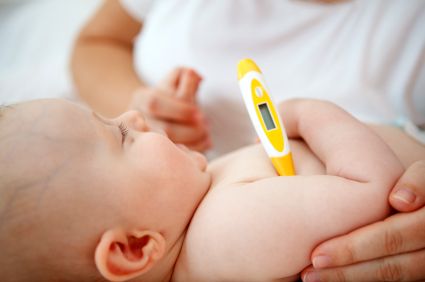 Что предпринять родителям, если у грудничка поднялась температура?